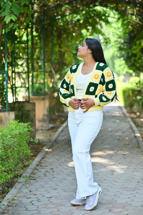 Women_Colourblocked_Cardigan_With_Embroidered_Detail