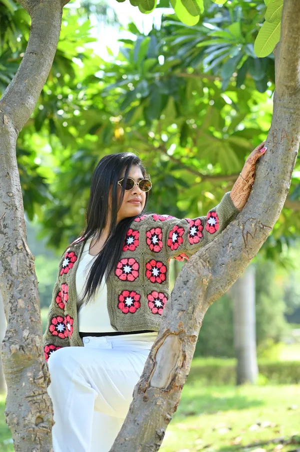 Women_Colourblocked_Cardigan_With_Embroidered_Detail