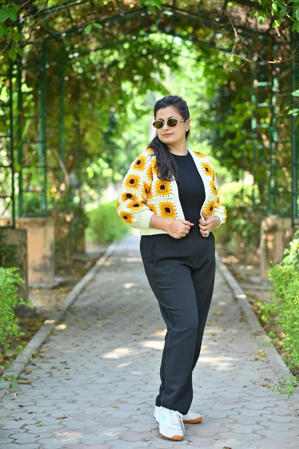 Women_Colourblocked_Cardigan_With_Embroidered_Detail