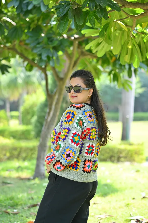 Women_Colourblocked_Cardigan_With_Embroidered_Detail