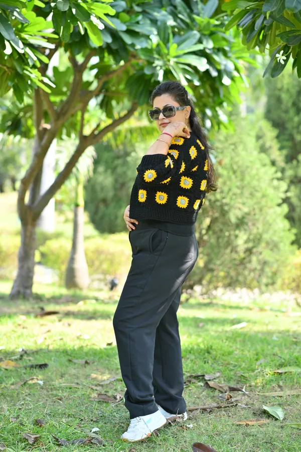 Women_Colourblocked_Cardigan_With_Embroidered_Detail