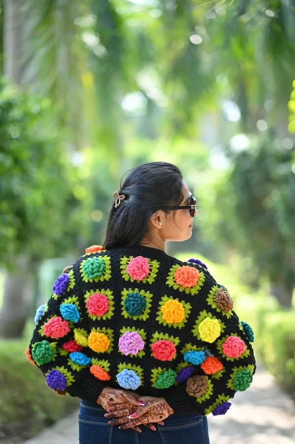 Women_Colourblocked_Crop_Cardigan_With_Embellished_Detail