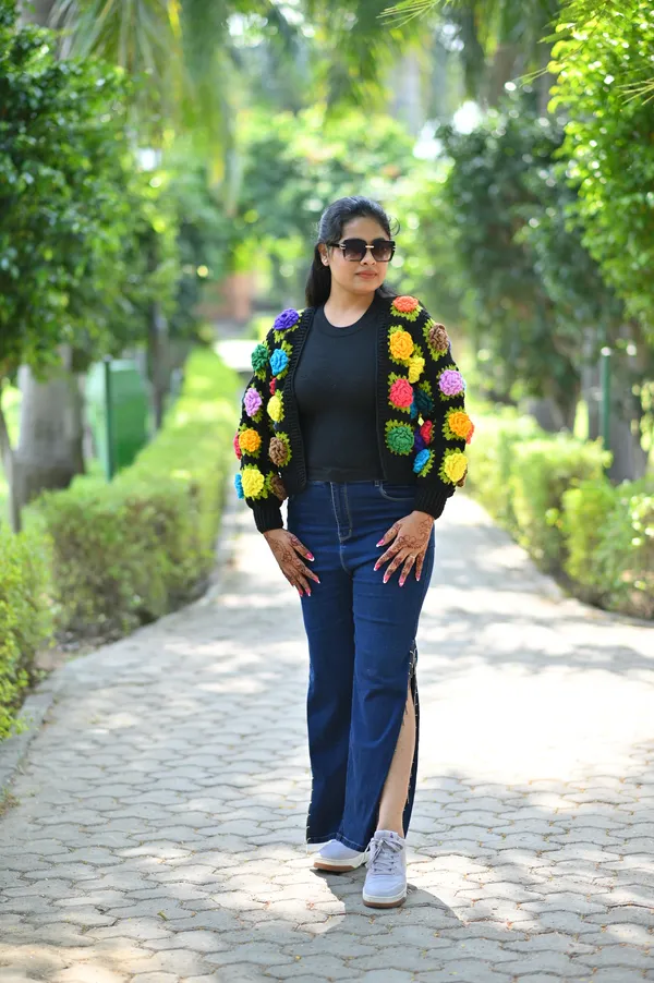 Women_Colourblocked_Crop_Cardigan_With_Embellished_Detail