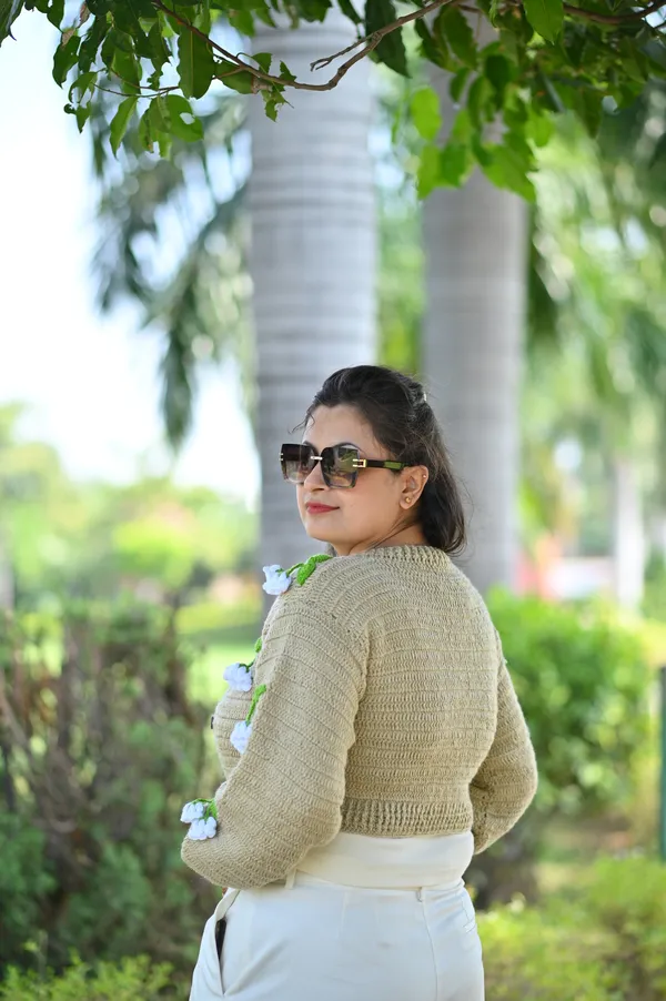 Women_Colourblocked_Crop_Cardigan_With_Embellished_Detail