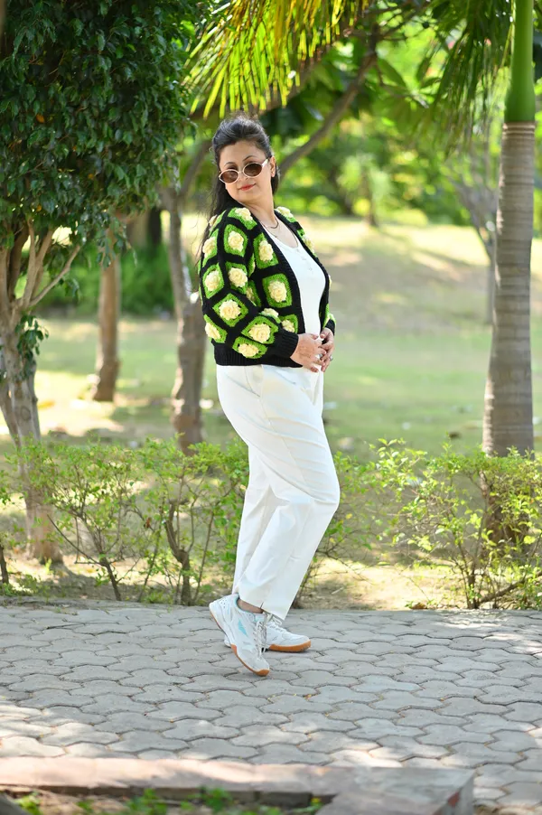 Women_Colourblocked_Crop_Cardigan_With_Embellished_Detail