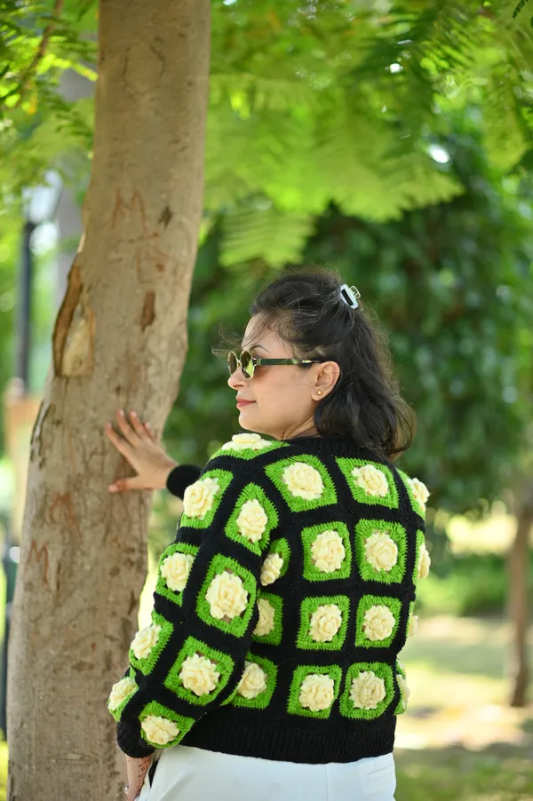 Women_Colourblocked_Crop_Cardigan_With_Embellished_Detail