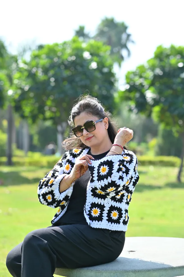 Women_Colourblocked_Crop_Cardigan_With_Embroidered_Detail
