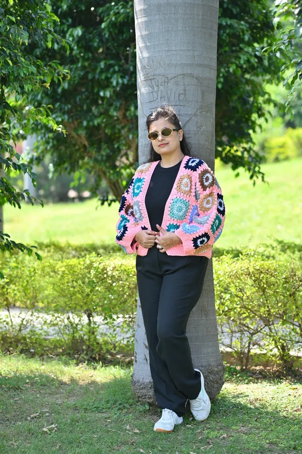 Women_Colourblocked_Crop_Cardigan_With_Embroidered_Detail
