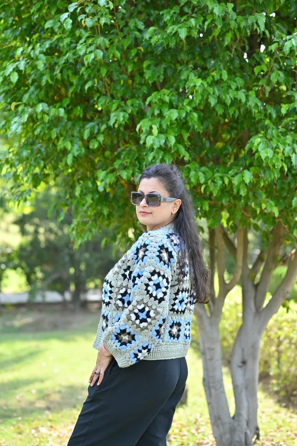 Women_Colourblocked_Crop_Cardigan_With_Embroidered_Detail
