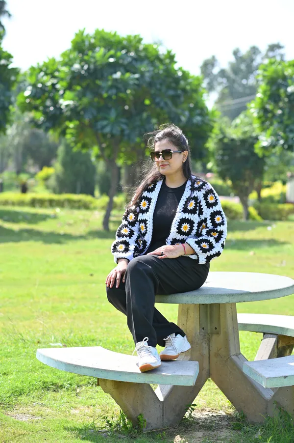 Women_Colourblocked_Crop_Cardigan_With_Embroidered_Detail