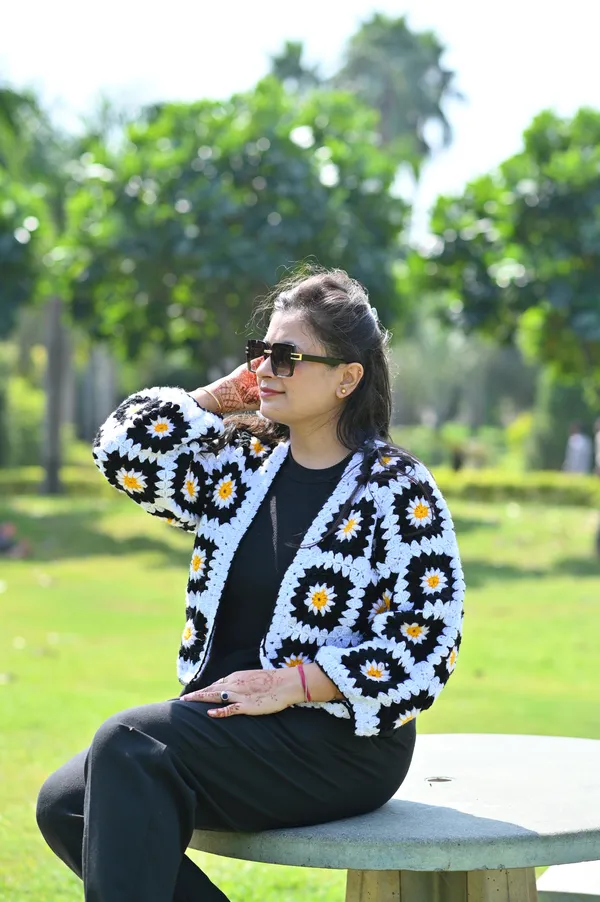 Women_Colourblocked_Crop_Cardigan_With_Embroidered_Detail