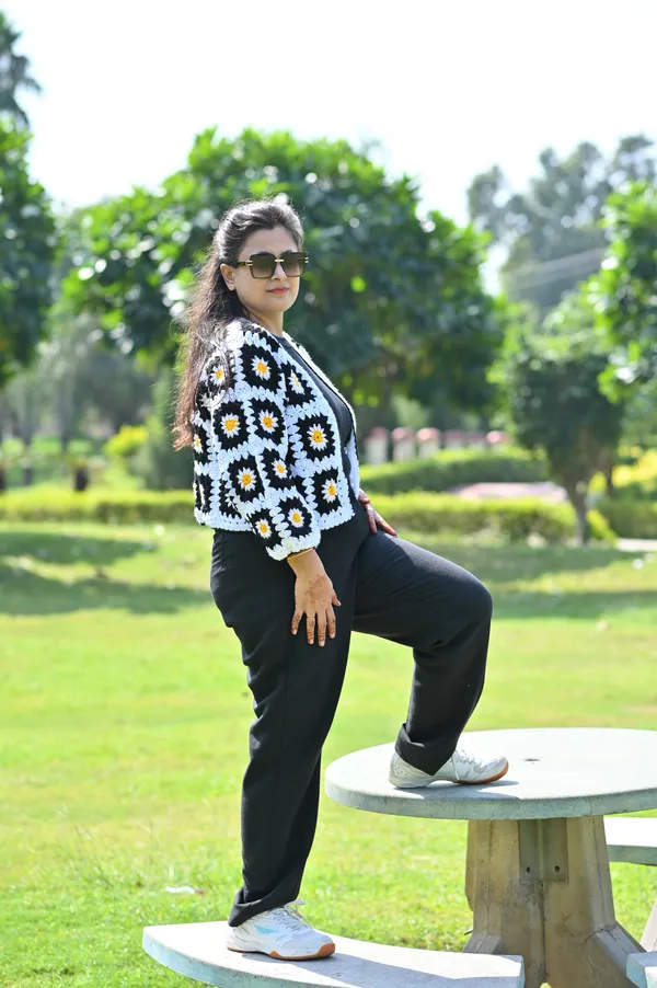Women_Colourblocked_Crop_Cardigan_With_Embroidered_Detail