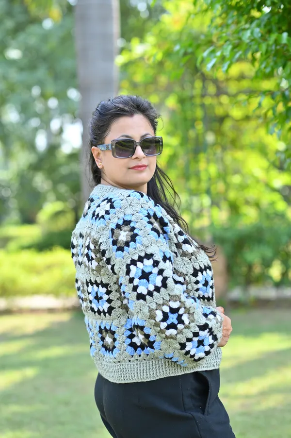 Women_Colourblocked_Crop_Cardigan_With_Embroidered_Detail