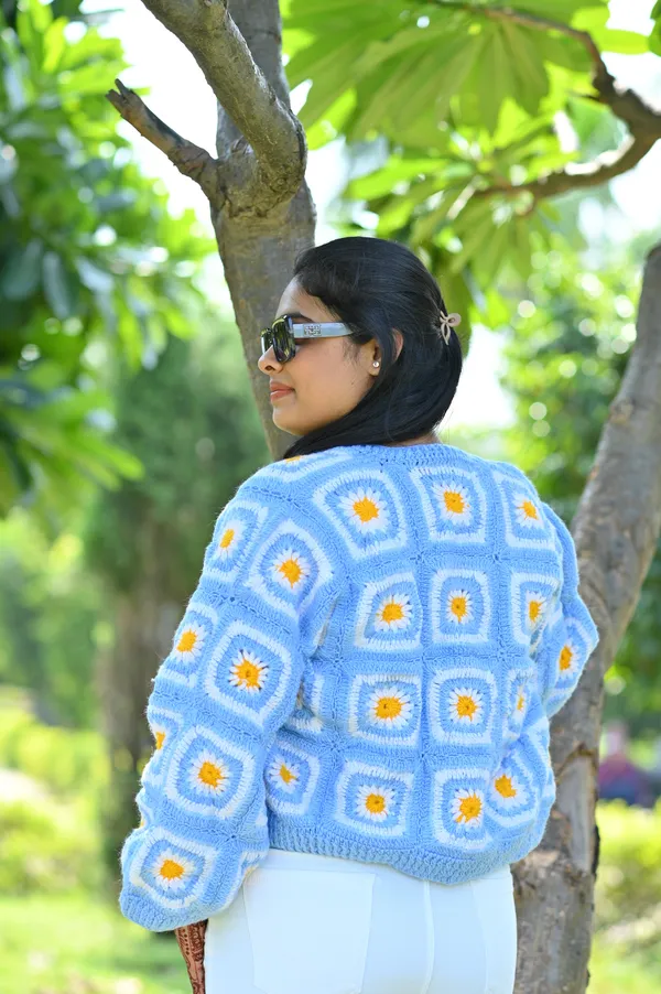 Women_Colourblocked_Crop_Cardigan_With_Embroidered_Detail