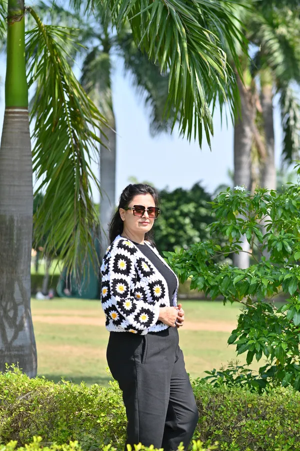Women_Colourblocked_Crop_Cardigan_With_Embroidered_Detail