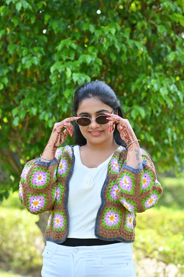 Women_Colourblocked_Crop_Cardigan_With_Embroidered_Detail