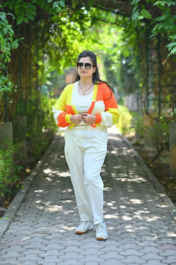 Women_Colourblocked_Crop_Cardigan_With_Embroidered_Detail