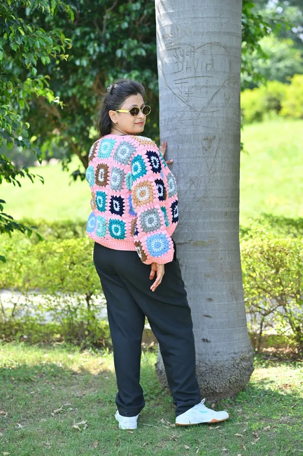 Women_Colourblocked_Crop_Cardigan_With_Embroidered_Detail
