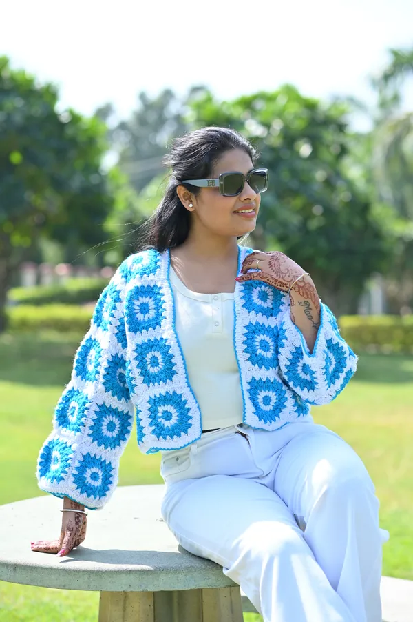 Women_Colourblocked_Crop_Cardigan_With_Embroidered_Detail