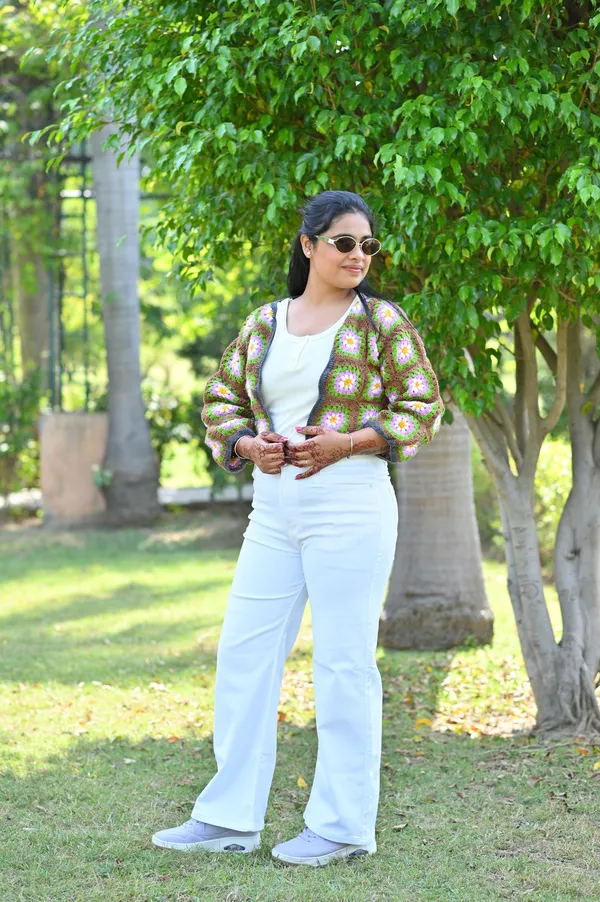 Women_Colourblocked_Crop_Cardigan_With_Embroidered_Detail