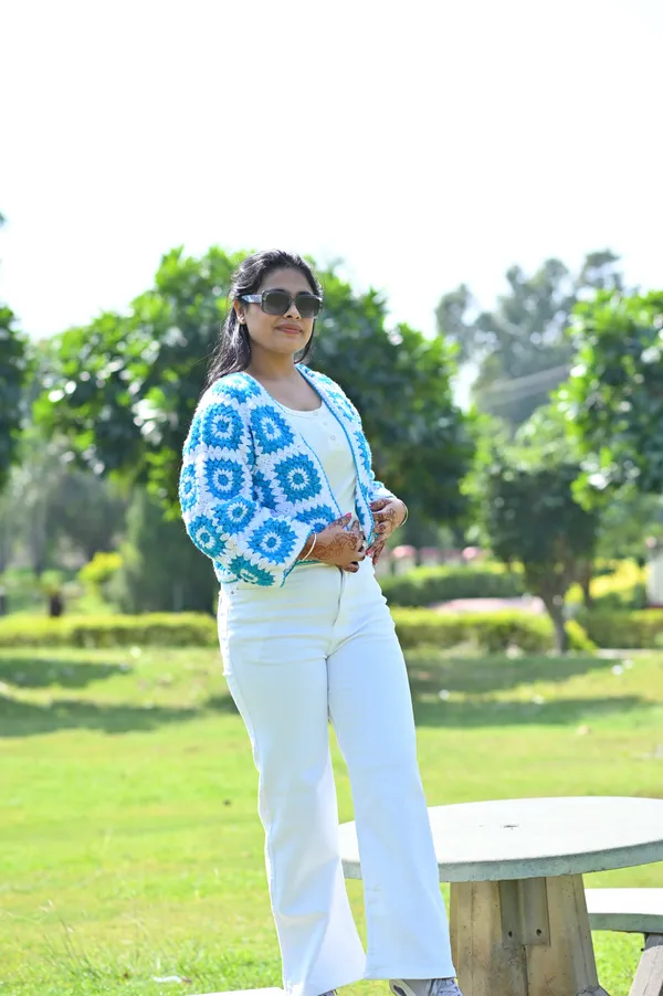 Women_Colourblocked_Crop_Cardigan_With_Embroidered_Detail
