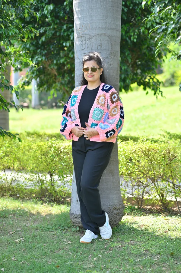 Women_Colourblocked_Crop_Cardigan_With_Embroidered_Detail
