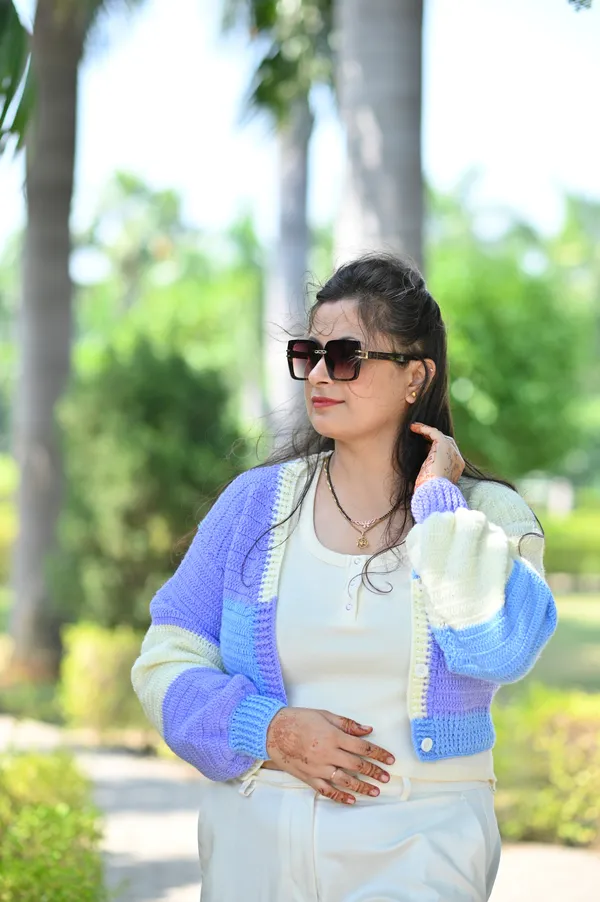 Women_Colourblocked_Crop_Cardigan_With_Embroidered_Detail