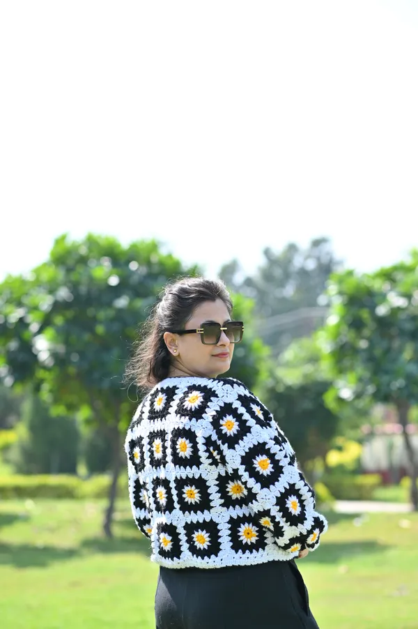 Women_Colourblocked_Crop_Cardigan_With_Embroidered_Detail