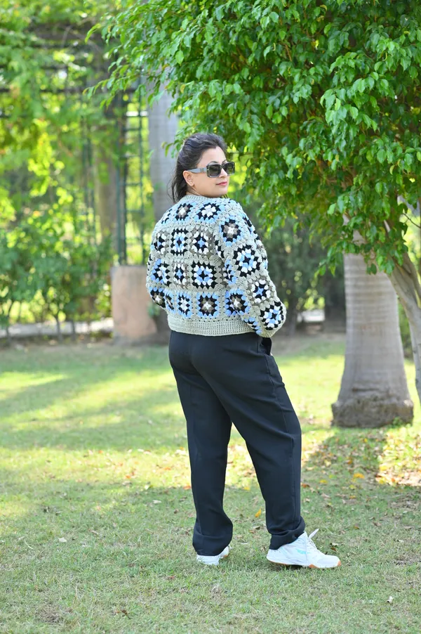 Women_Colourblocked_Crop_Cardigan_With_Embroidered_Detail