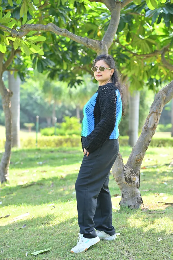 Women_Colourblocked_Crop_Cardigan_With_Embroidered_Detail