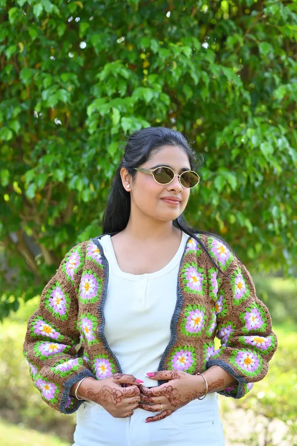 Women_Colourblocked_Crop_Cardigan_With_Embroidered_Detail