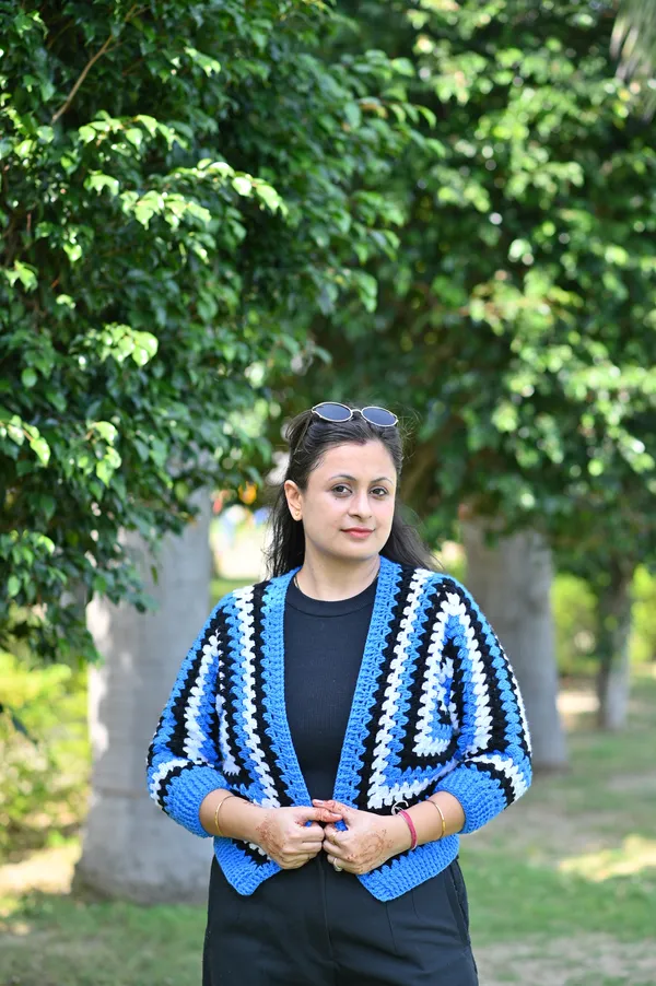 Women_Colourblocked_Crop_Cardigan_With_Embroidered_Detail