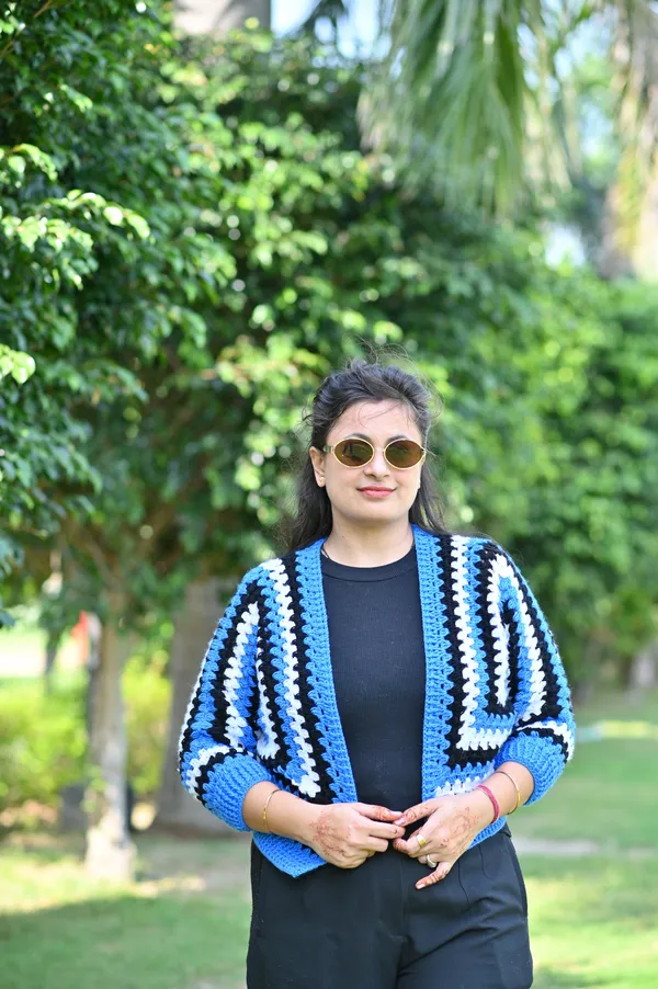 Women_Colourblocked_Crop_Cardigan_With_Embroidered_Detail