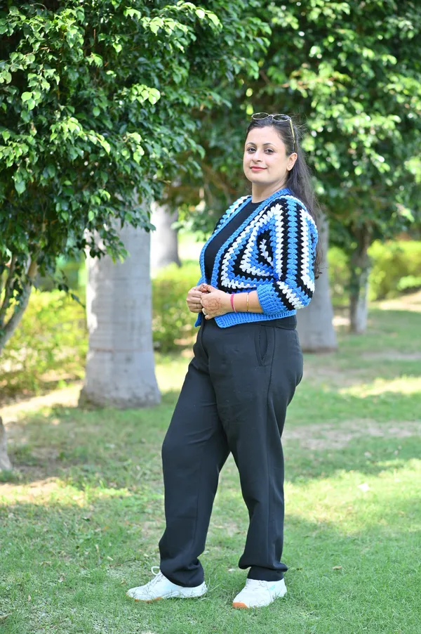 Women_Colourblocked_Crop_Cardigan_With_Embroidered_Detail