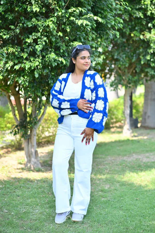 Women_Colourblocked_Crop_Cardigan_With_Embroidered_Detail