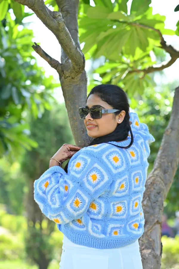 Women_Colourblocked_Crop_Cardigan_With_Embroidered_Detail