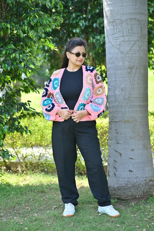 Women_Colourblocked_Crop_Cardigan_With_Embroidered_Detail