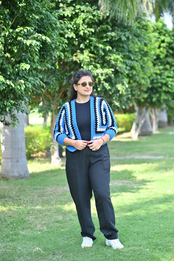 Women_Colourblocked_Crop_Cardigan_With_Embroidered_Detail