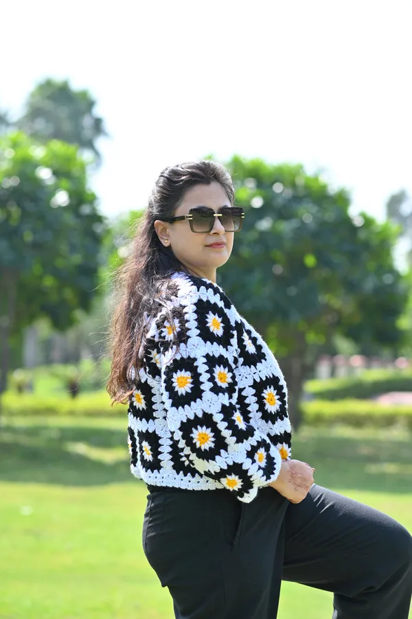 Women_Colourblocked_Crop_Cardigan_With_Embroidered_Detail