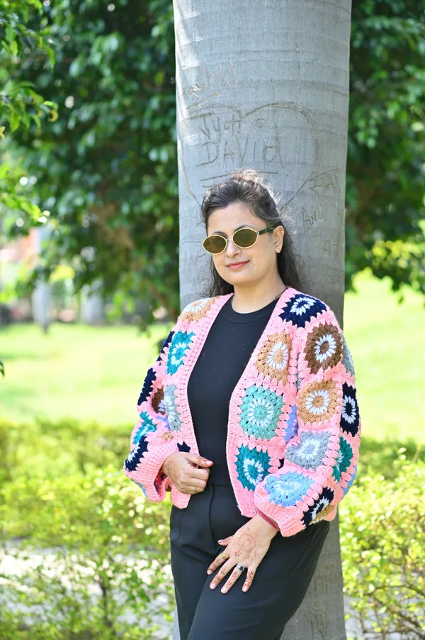 Women_Colourblocked_Crop_Cardigan_With_Embroidered_Detail