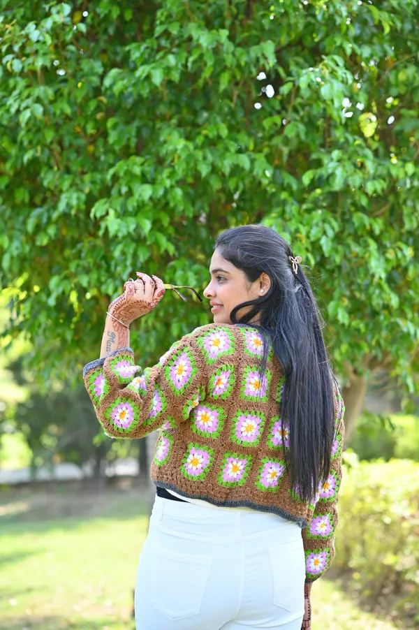Women_Colourblocked_Crop_Cardigan_With_Embroidered_Detail