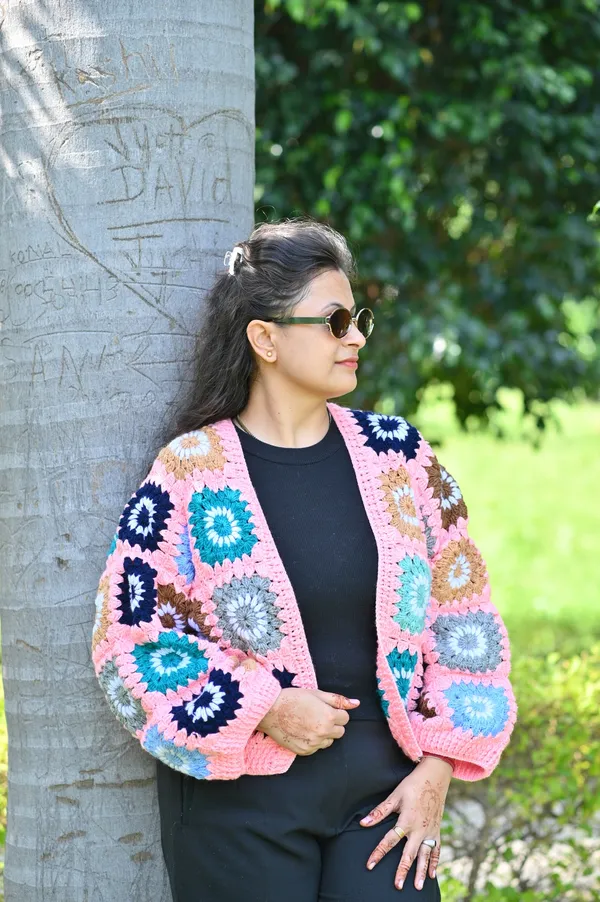 Women_Colourblocked_Crop_Cardigan_With_Embroidered_Detail