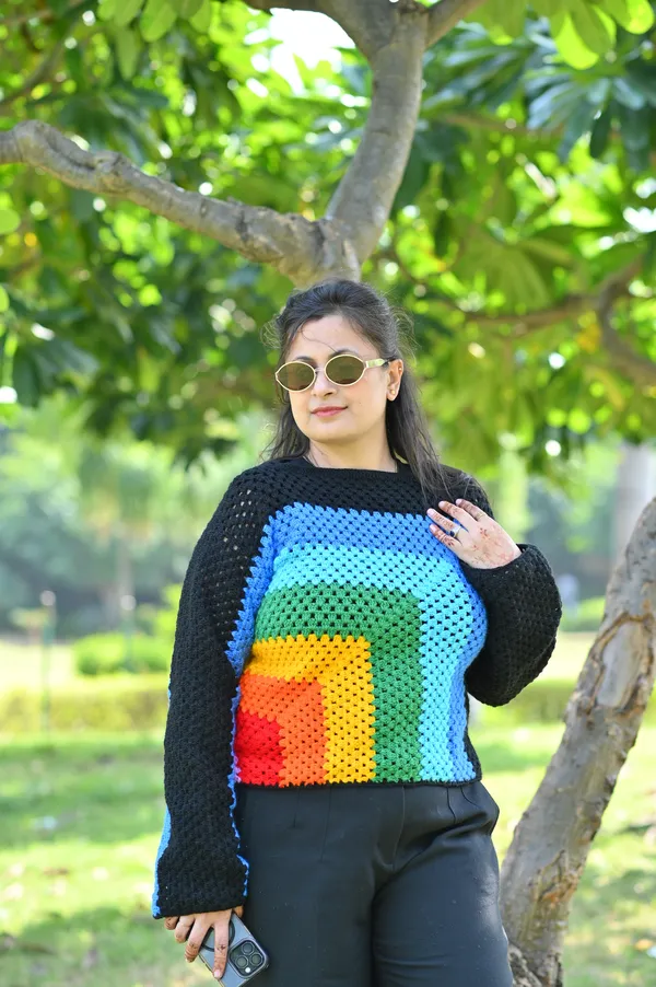 Women_Colourblocked_Crop_Cardigan_With_Embroidered_Detail