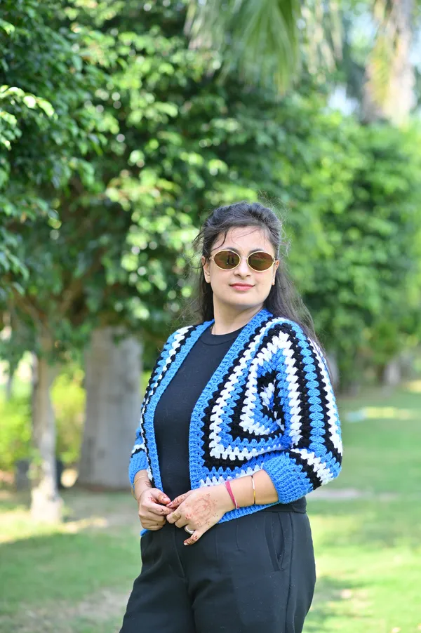 Women_Colourblocked_Crop_Cardigan_With_Embroidered_Detail