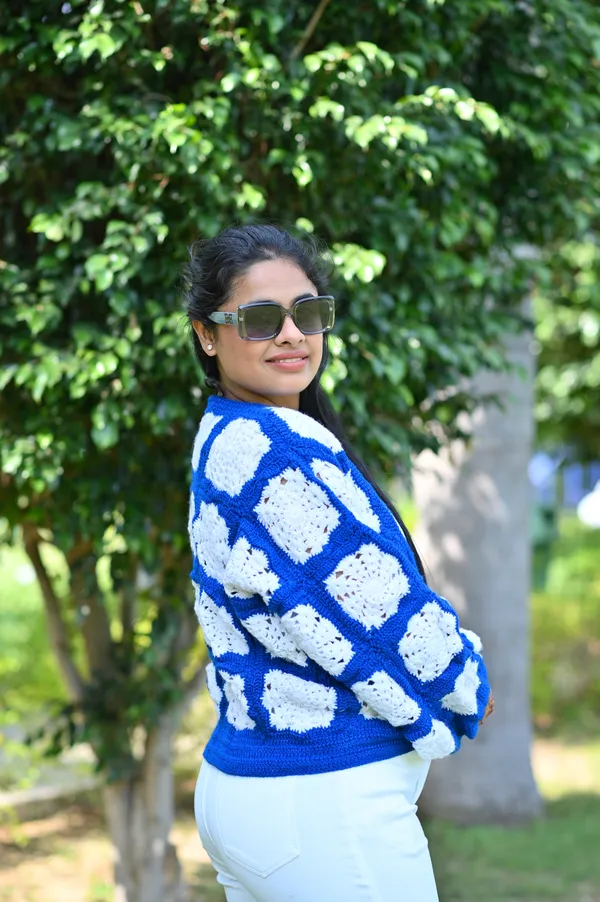Women_Colourblocked_Crop_Cardigan_With_Embroidered_Detail
