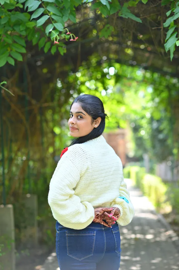 Women_Colourblocked_Crop_Cardigan_With_Embroidered_Detail