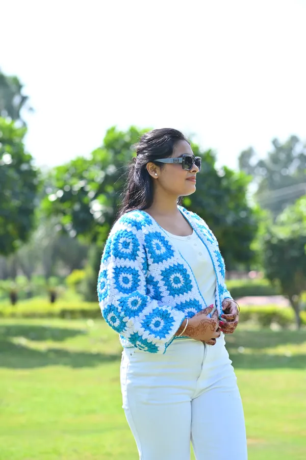 Women_Colourblocked_Crop_Cardigan_With_Embroidered_Detail