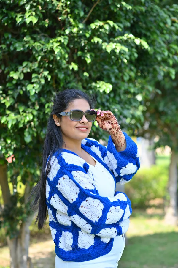 Women_Colourblocked_Crop_Cardigan_With_Embroidered_Detail