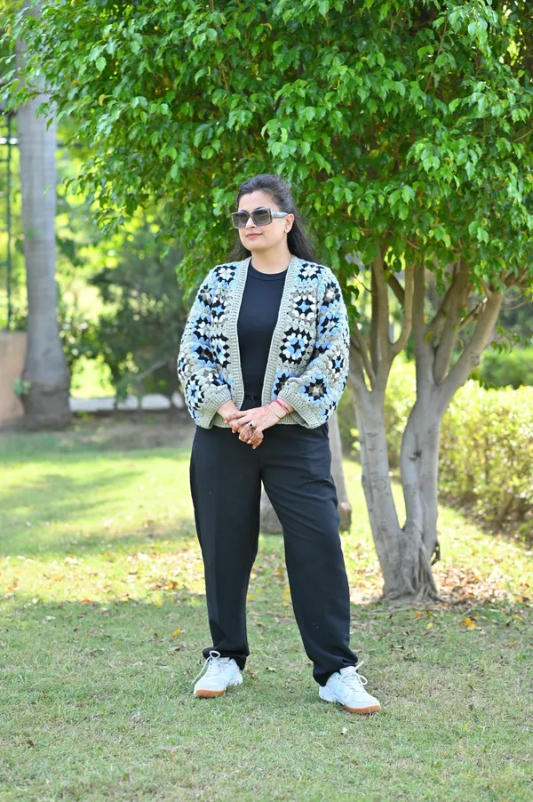 Women_Colourblocked_Crop_Cardigan_With_Embroidered_Detail