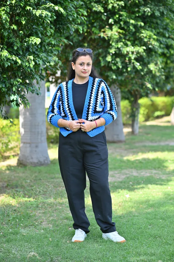 Women_Colourblocked_Crop_Cardigan_With_Embroidered_Detail